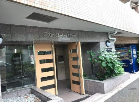 スカイコート目白台のエントランス