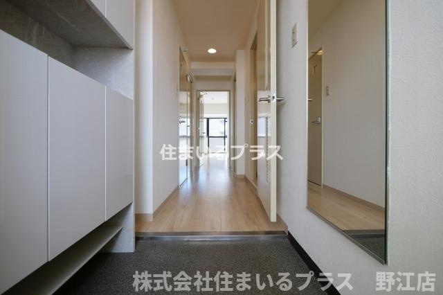 フレアコート京橋の玄関