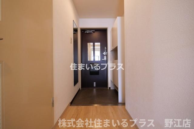フレアコート京橋の玄関