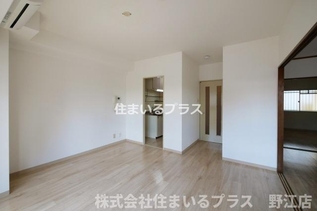 フレアコート京橋の居間・リビング