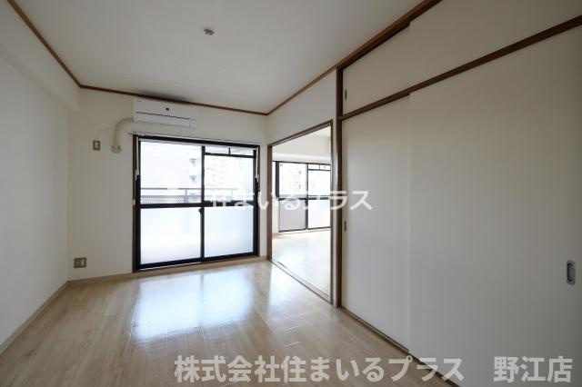 フレアコート京橋の洋室