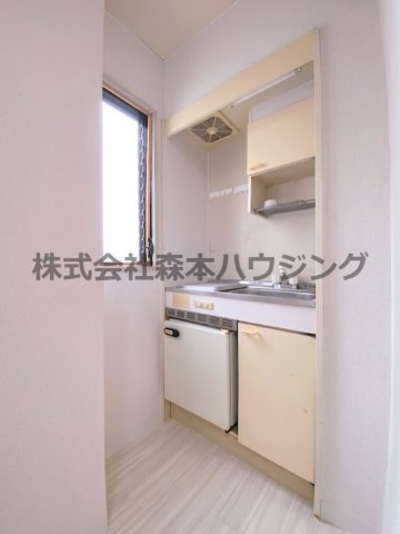 【キッチン】 | 　パレス守口 | ※同タイプ別室の写真を使用しています。
　設備内容や色調など相違がある場合は実際のお部屋の現状優先となります。