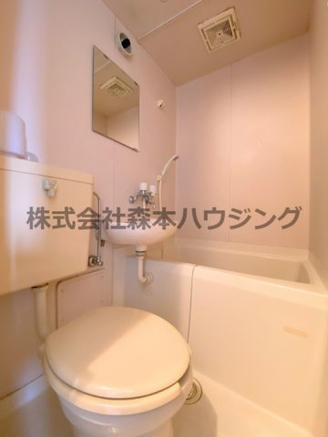 【浴室】 | 　パレス守口 | ※同タイプ別室の写真を使用しています。
　設備内容や色調など相違がある場合は実際のお部屋の現状優先となります。