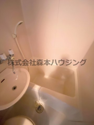 【浴室】 | 　パレス守口 | ※同タイプ別室の写真を使用しています。
　設備内容や色調など相違がある場合は実際のお部屋の現状優先となります。