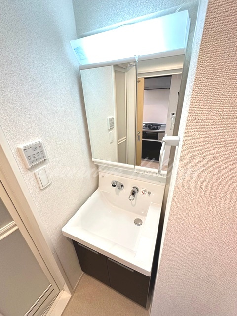 藤沢市辻堂西海岸１丁目の賃貸マンションの洗面所|明るい洗面所です