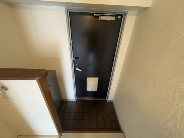 吹田市江の木町の賃貸マンションの玄関