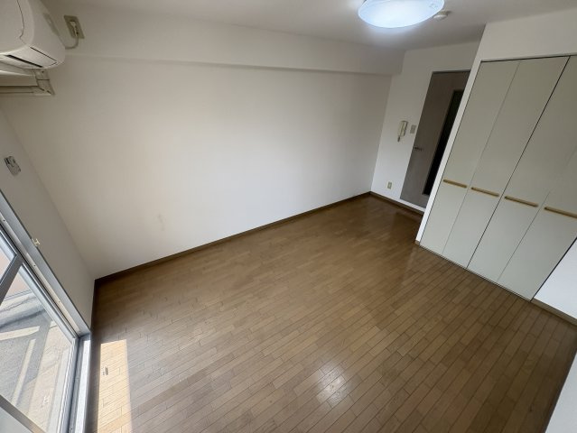 吹田市江の木町の賃貸マンションの居間・リビング