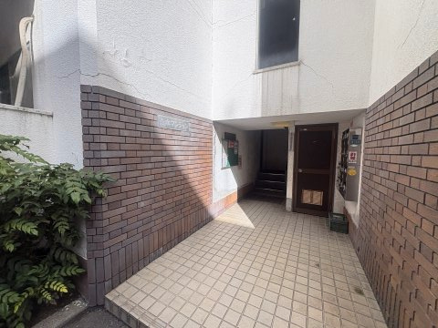 第一山本マンション　のエントランス