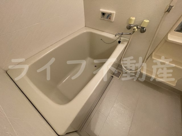フローレンス岩田の浴室|コンパクトで使いやすいお風呂です