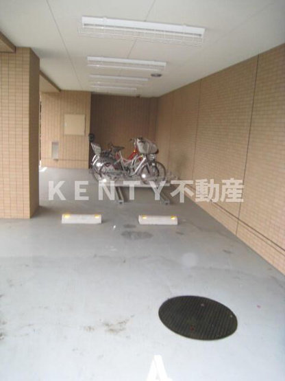 【駐車場】 | スカイコート池上壱番館 | 駐車場に車を止められます