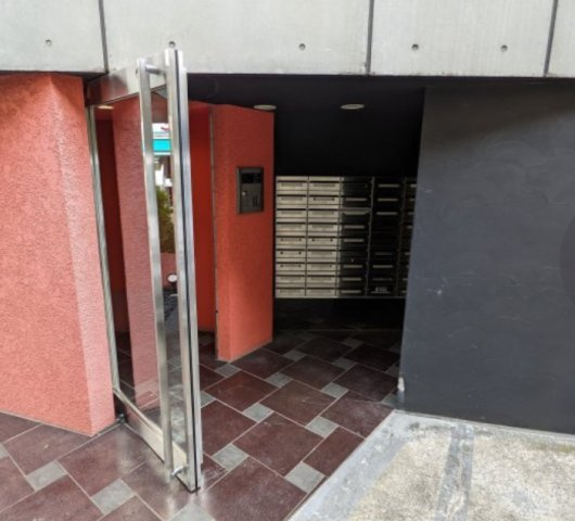 リュクス千歳船橋のエントランス