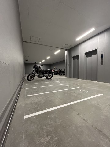 ローレルタワー堺筋本町の駐車場|ローレルタワー堺筋本町　バイク置場