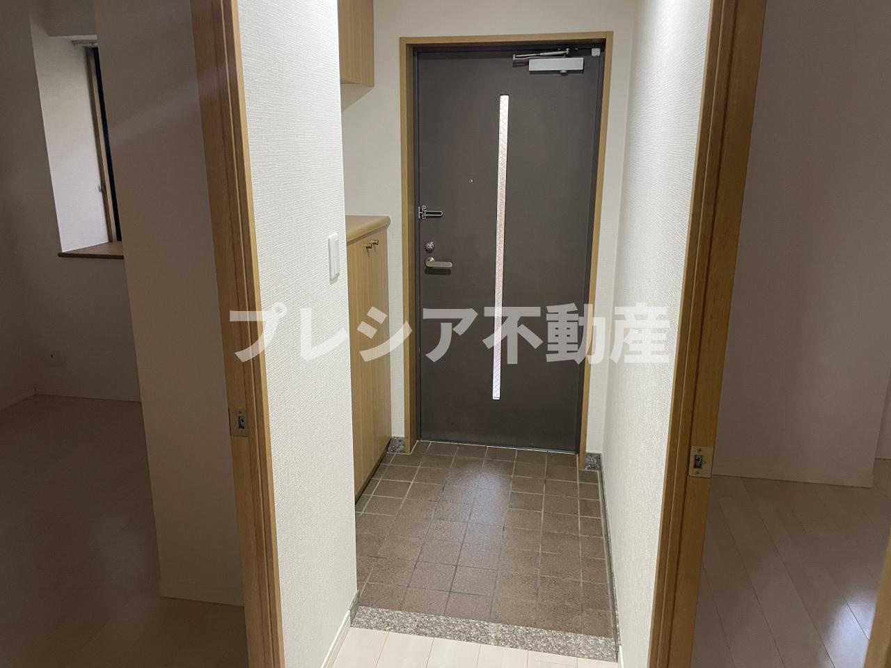甲子園四番町ハイツの玄関