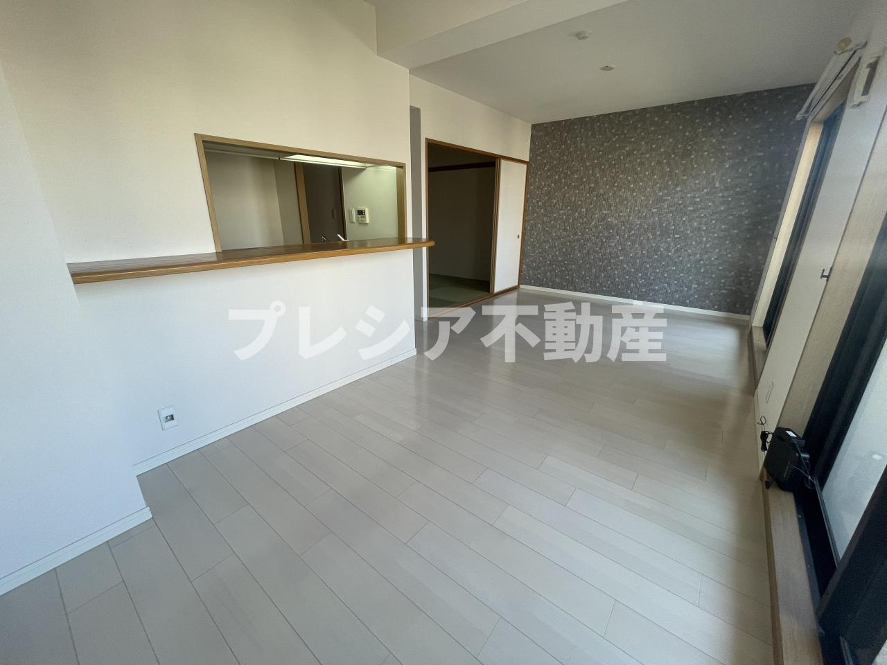 甲子園四番町ハイツの居間・リビング