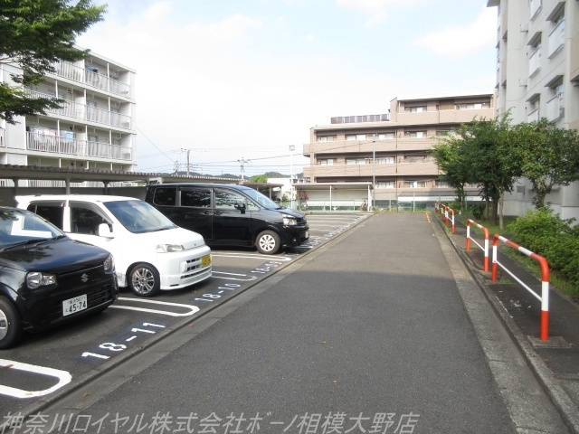 【駐車場】