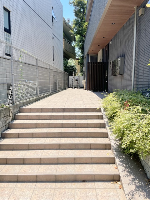 SAKURA TERRACE　YOYOGI　A棟のエントランス
