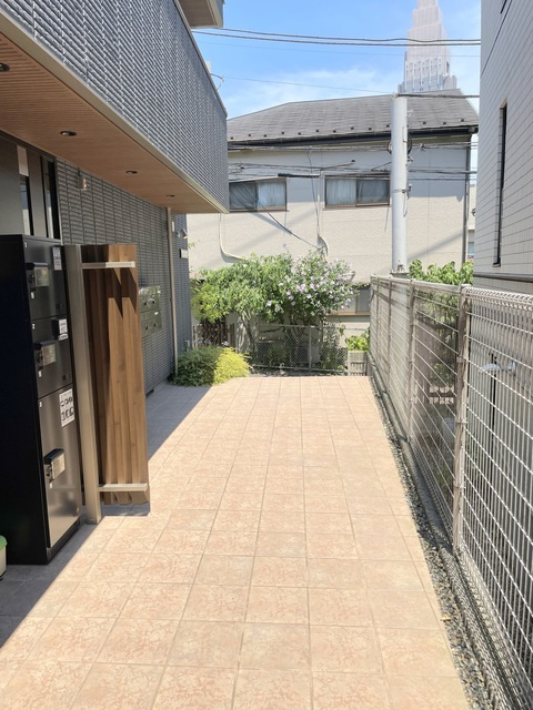 SAKURA TERRACE　YOYOGI　A棟のエントランス