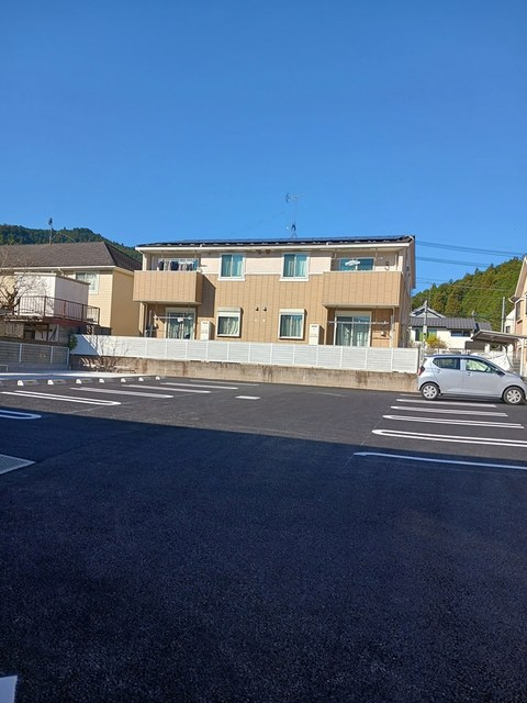エクセレントヴィラ五番館の駐車場