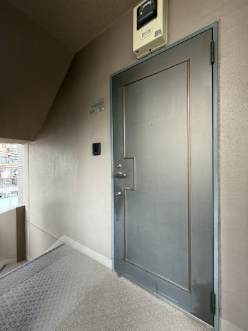 杉並区高円寺北２丁目の中古マンションの玄関