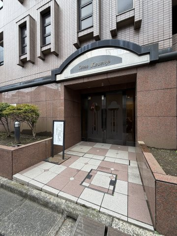 杉並区高円寺北２丁目の中古マンションのエントランス