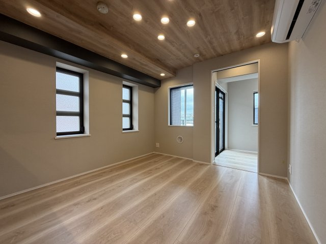 杉並区高円寺北２丁目の中古マンションの居間・リビング
