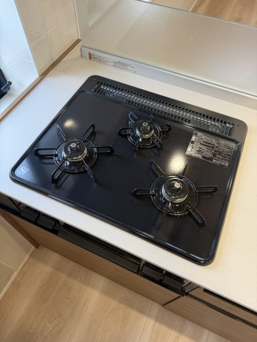 杉並区高円寺北２丁目の中古マンションのキッチン|3口ガスコンロ