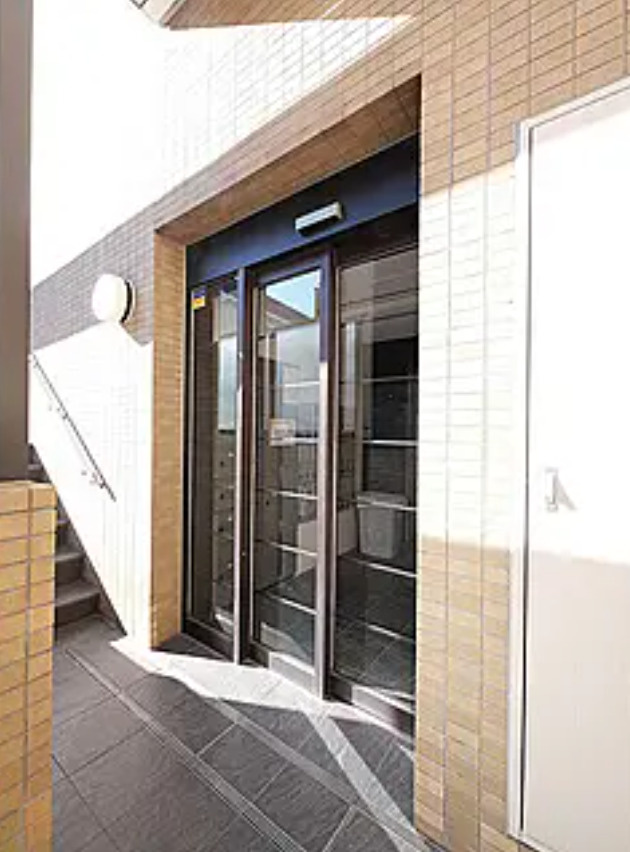 杉並区高井戸西１丁目の賃貸マンションのエントランス