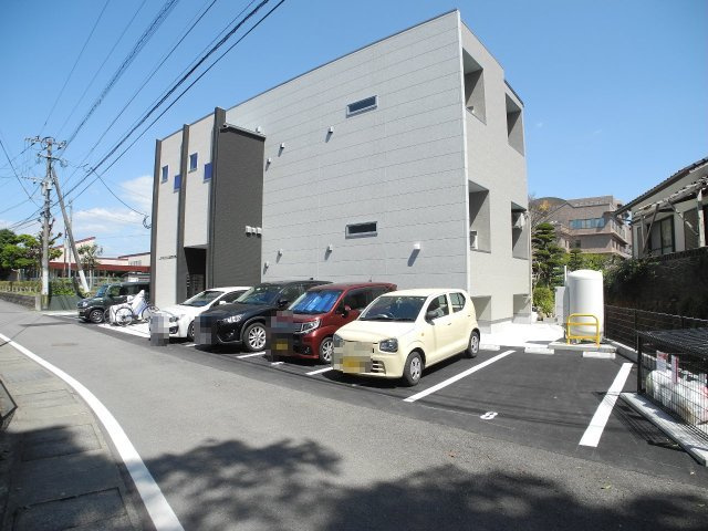 MODERN PALAZZO Kuyama Bildの駐車場