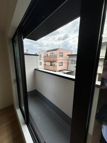 瑞穂区田光町1期のバルコニー|2階バルコニー：リビングの南側にはキャンチーバルコニーが備えられています。外の空気を感じながらプライバシー確保。ゆったりくつろげる、毎日使いたくなるバルコニー♪
