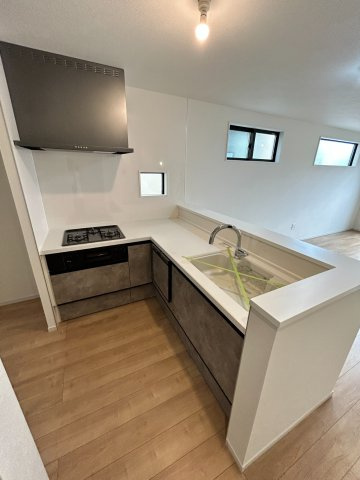 瑞穂区田光町1期のキッチン|L型キッチン：おしゃれで機能的。まるでカフェみたいなキッチンで、わたしだけの“ときめき時間”が始まります♪