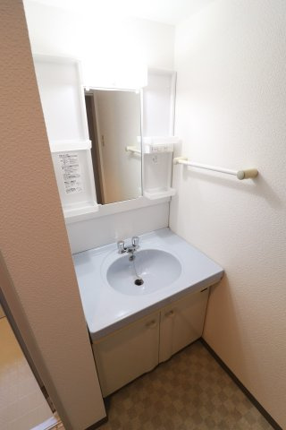 ヴィラ貴瀬３号館の洗面所|新品に入替