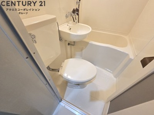 浴室内にトイレがあります♪