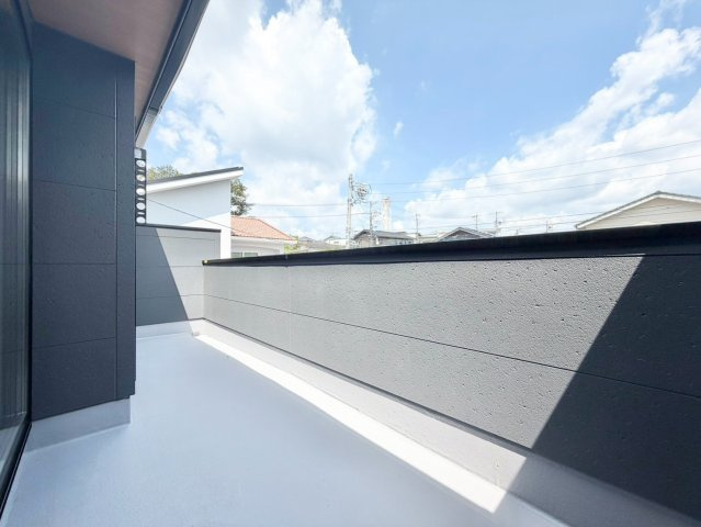 リーブルガーデン　瀬戸市塩草が丘第2のバルコニー|家族の洗濯物もまとめて干せる、広さと使いやすさを兼ね備えたバルコニー。家事効率もぐっと高まります。									
									