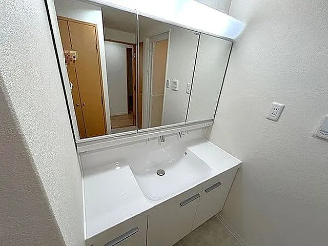 神戸市中央区海岸通５丁目の賃貸マンションの洗面所
