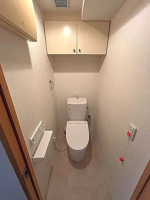 神戸市中央区海岸通５丁目の賃貸マンションのトイレ
