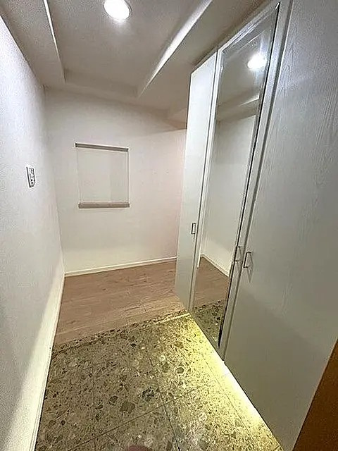 神戸市中央区海岸通５丁目の賃貸マンションの玄関