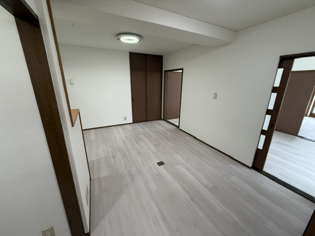 神戸市灘区水道筋４丁目の賃貸マンションの居間・リビング