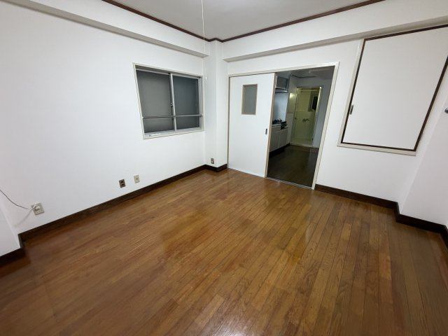神戸市中央区下山手通３丁目の賃貸マンションの居間・リビング