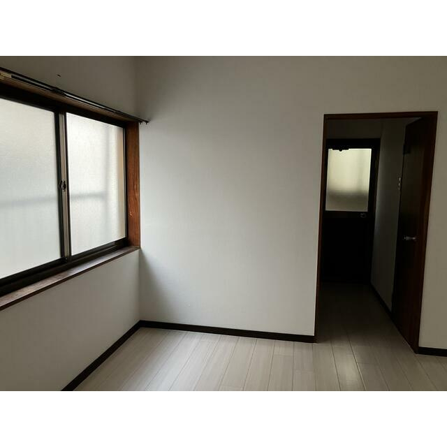 神戸市灘区中原通１丁目のアパートの居間・リビング