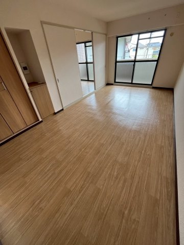 西宮市薬師町の賃貸マンションの居間・リビング