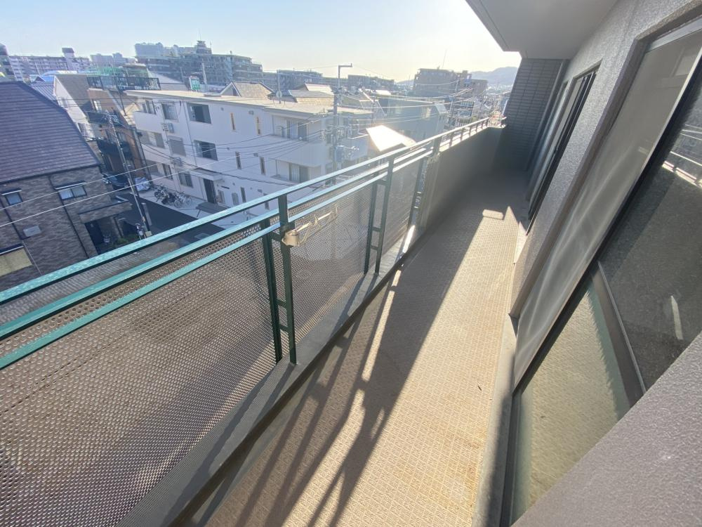 西宮市薬師町の賃貸マンションのバルコニー