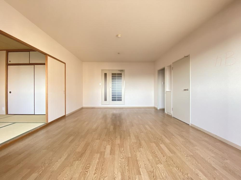 西宮市薬師町の賃貸マンションの居間・リビング
