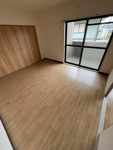 西宮市薬師町の賃貸マンションの居間・リビング