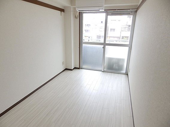 神戸市灘区新在家南町５丁目の賃貸マンションの居間・リビング