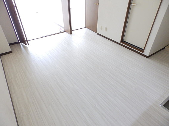 神戸市灘区新在家南町５丁目の賃貸マンションの居間・リビング