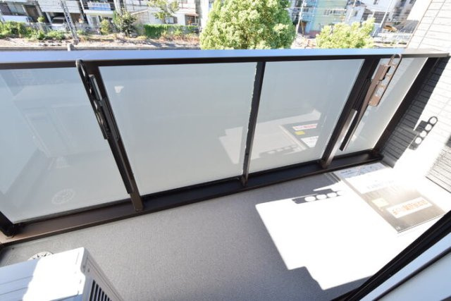 神戸市東灘区森南町２丁目のアパートのバルコニー