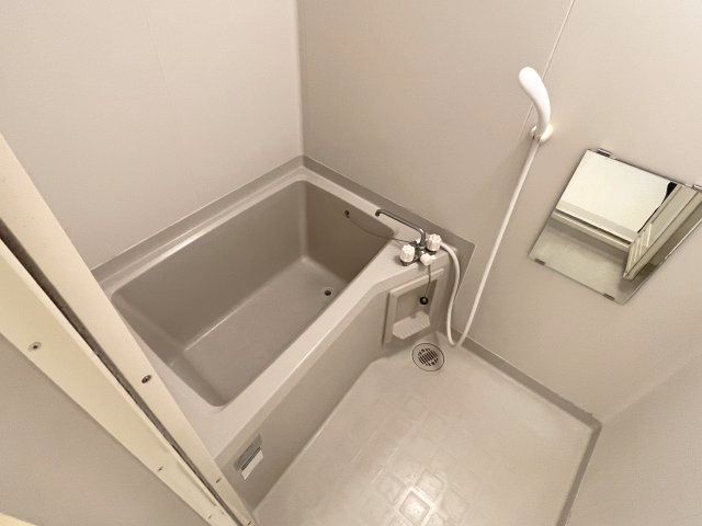 芦屋市清水町のアパートの浴室