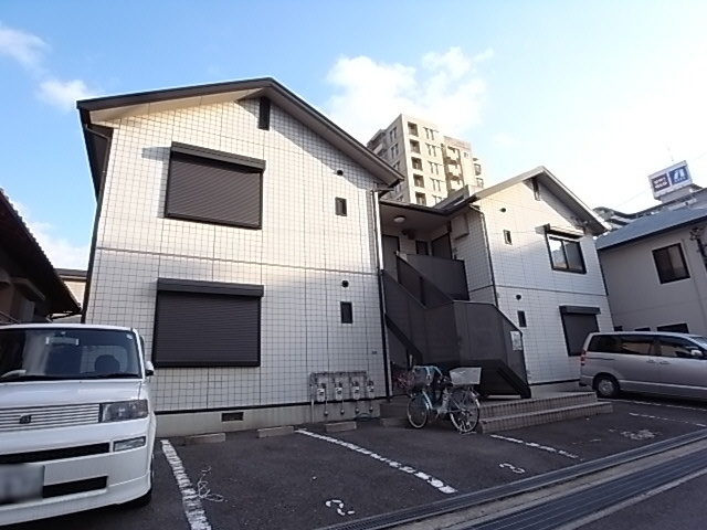 芦屋市清水町のアパートの駐車場