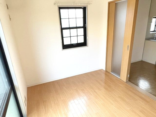 芦屋市清水町のアパートの居間・リビング