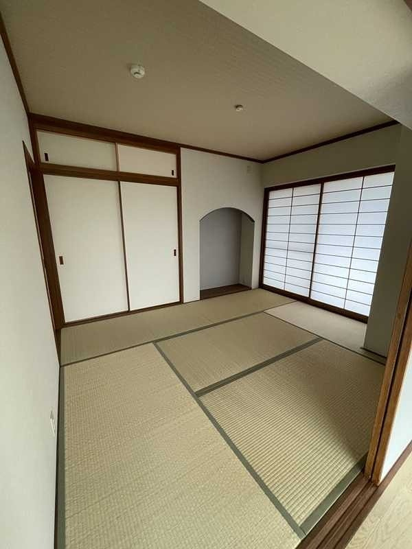 芦屋市川西町の賃貸マンションの居間・リビング